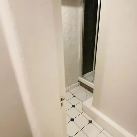 Small Near Centre Homestay Dublin